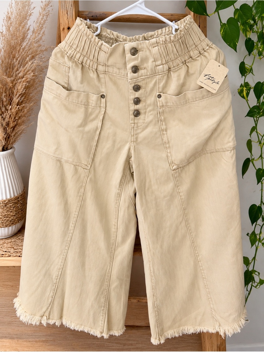 We The Free Women’s Capri Pants XS NWT
